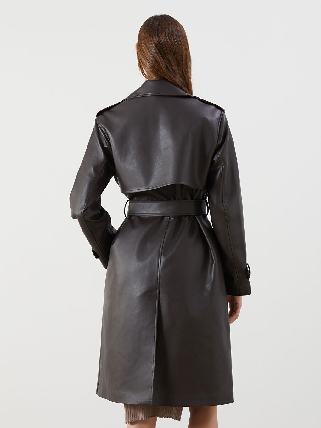 Kahverengi Ceket Yaka Kadın Deri Görünümlü Trençkot-4