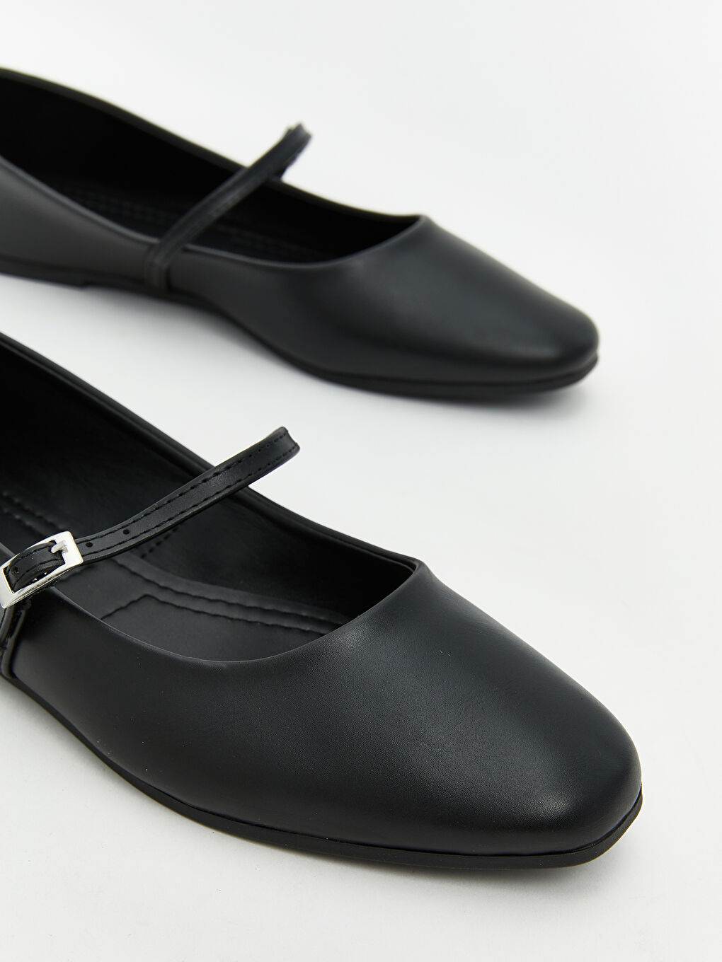 Siyah Deri Görünümlü Kadın Babet Ayakkabı-2