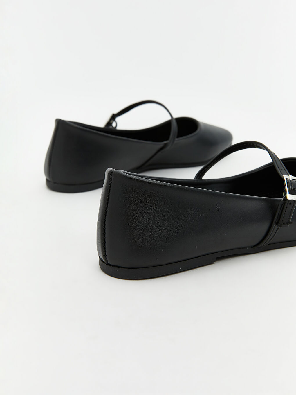 Siyah Deri Görünümlü Kadın Babet Ayakkabı-4