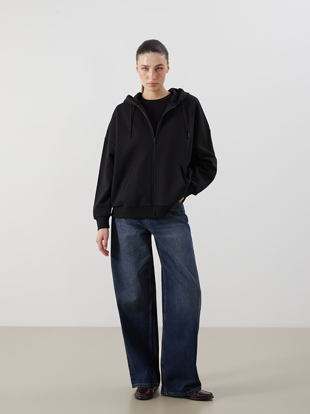 Siyah Kapüşonlu Oversize Kadın Kalın Fermuarlı Sweatshirt-1