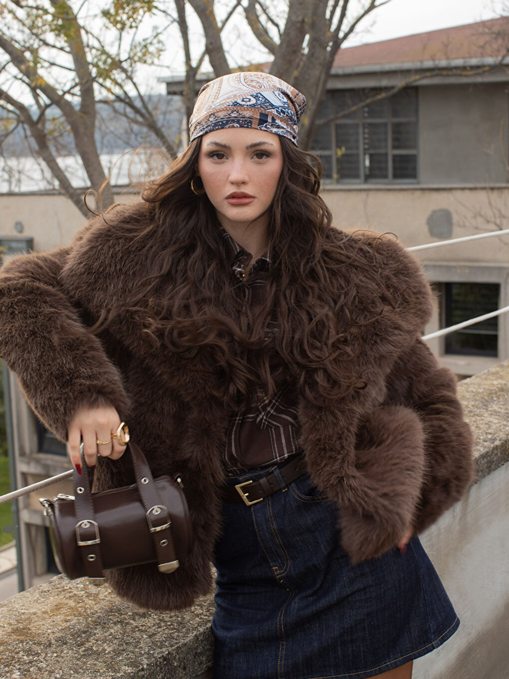 Kahverengi Ceket Yaka Kadın Pelüş Mont