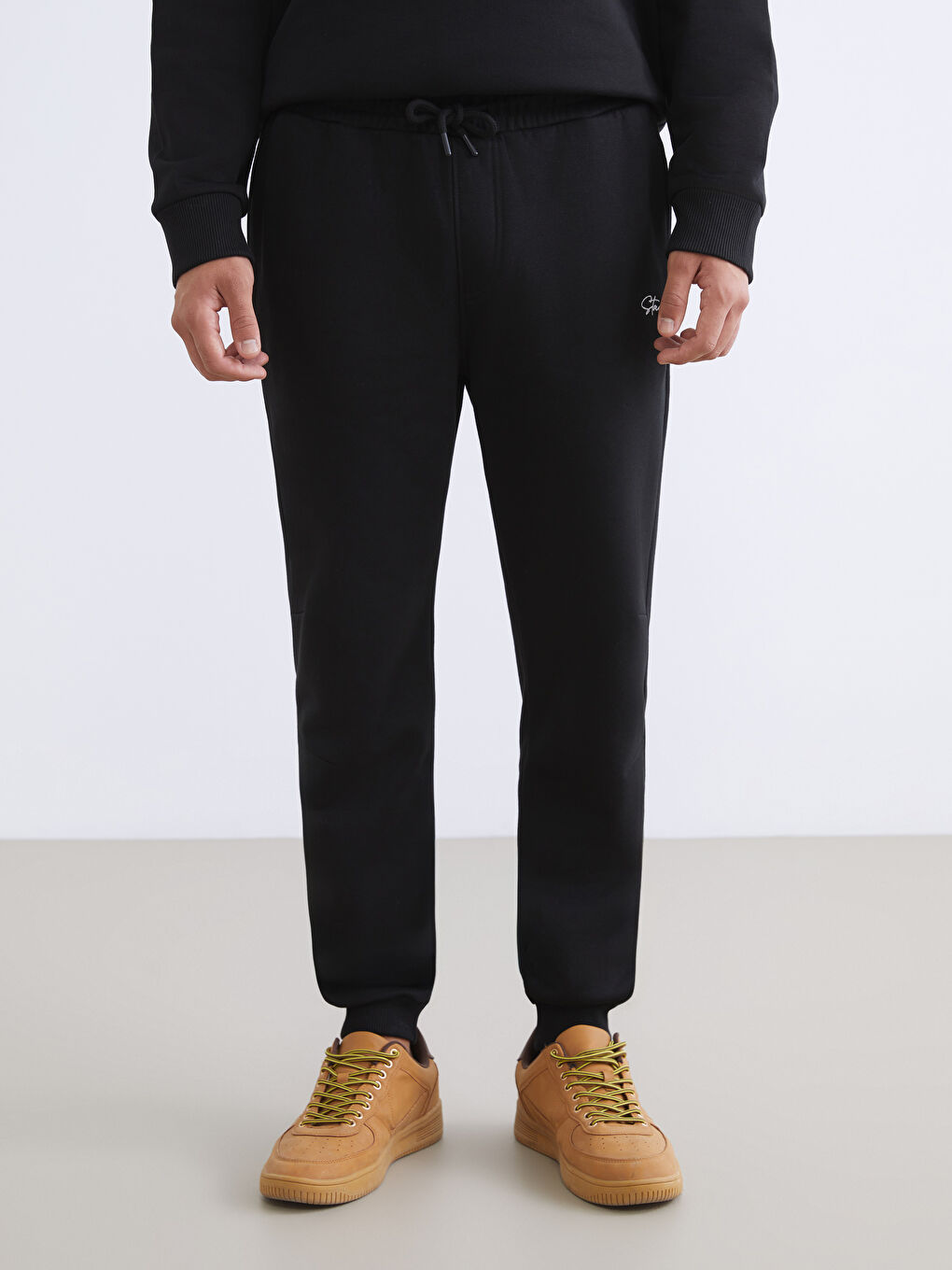 Man BLACK Jogger Sweatpants-1