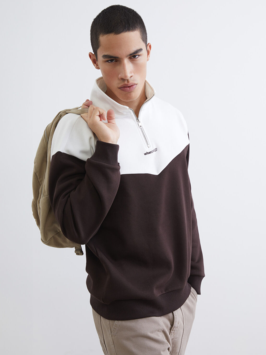 Kahverengi Dik Yaka Renk Bloklu Erkek Kalın Sweatshirt