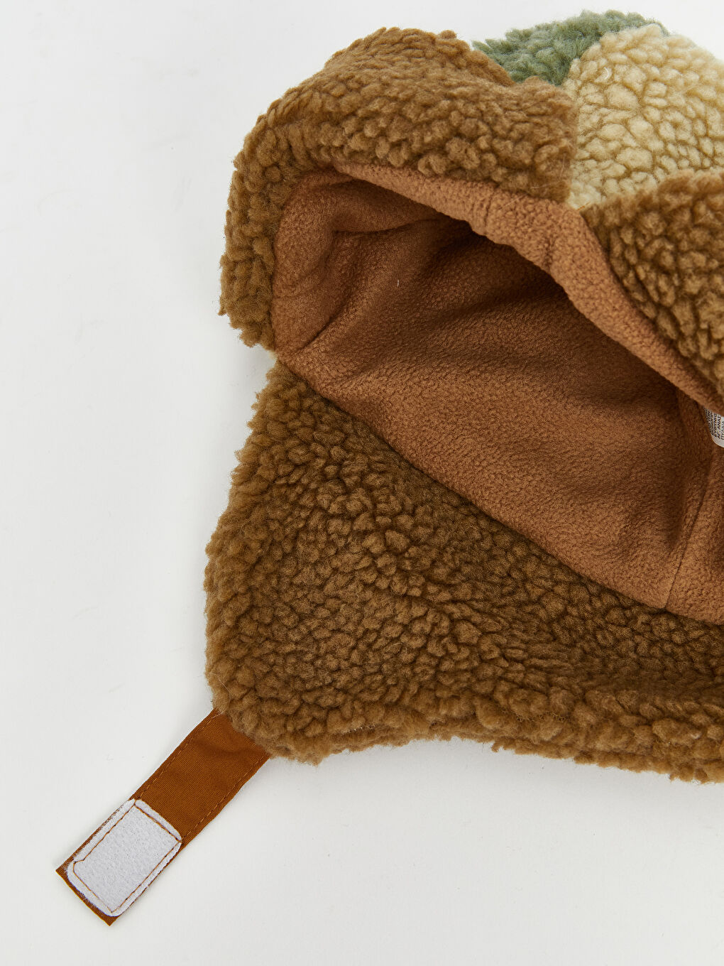 کڵاوی بەفری منداڵانی کوڕ کە ڕووپۆش کراوە بە فەروو-2