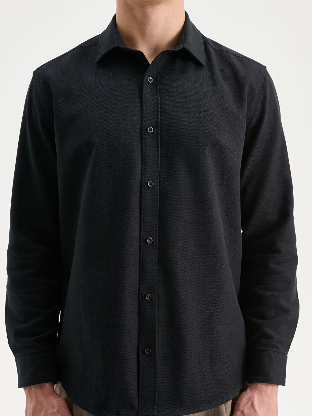 Siyah Regular Fit Uzun Kollu Armürlü Erkek Gömlek-2