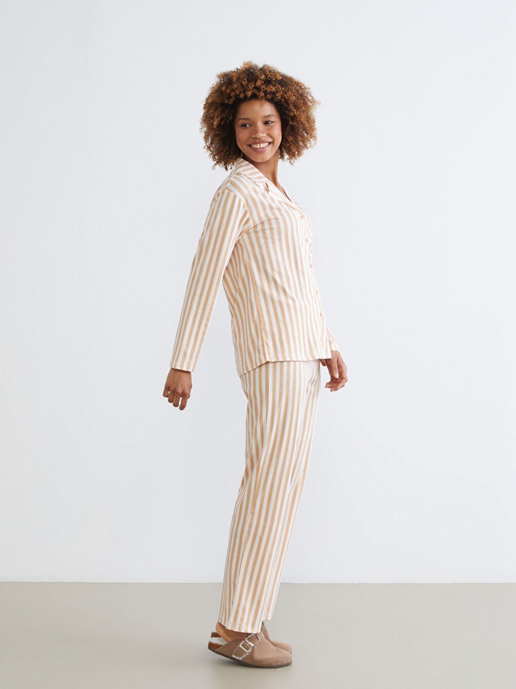 Collared Neck Striped Women's Pyjama Set-1