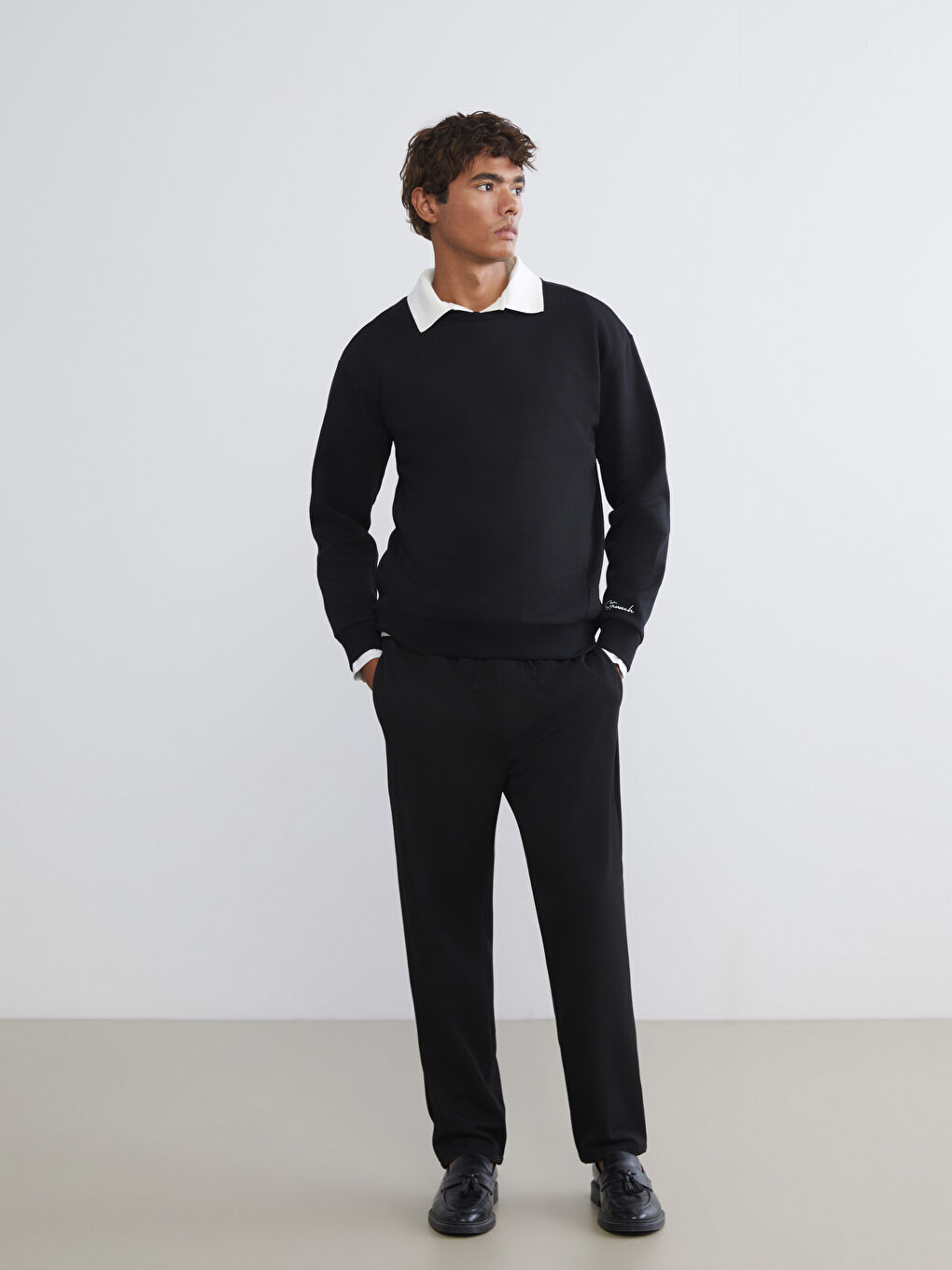 Siyah Bisiklet Yaka Nakışlı Erkek Kalın Sweatshirt-1