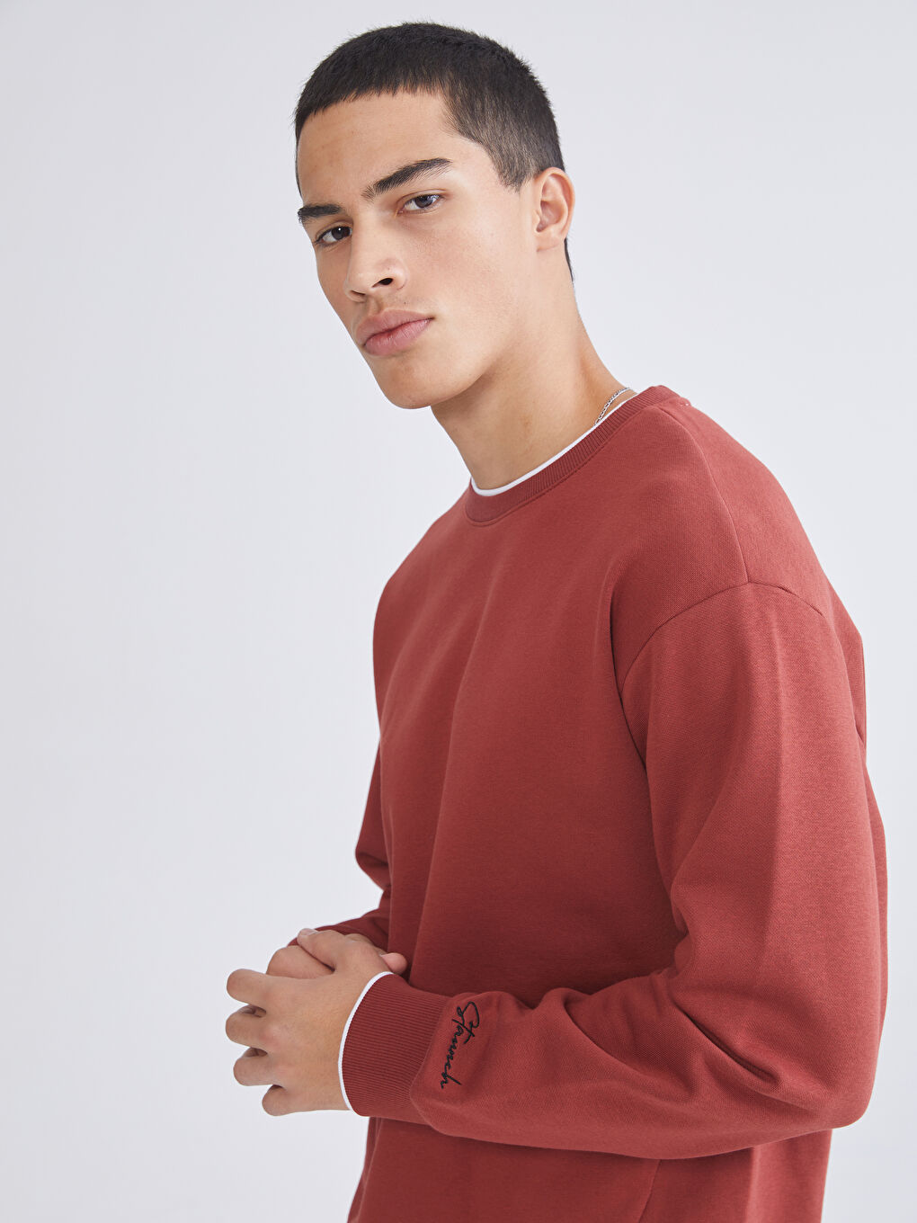 Bordo Bisiklet Yaka Nakışlı Erkek Kalın Sweatshirt