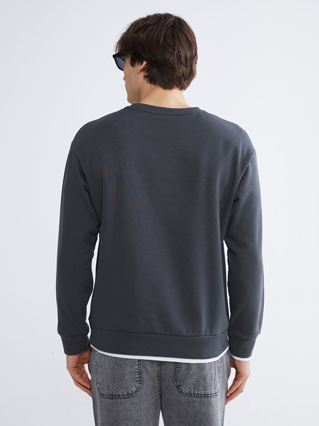 Мужской толстый свитшот с круглым вырезом и вышивкой-3