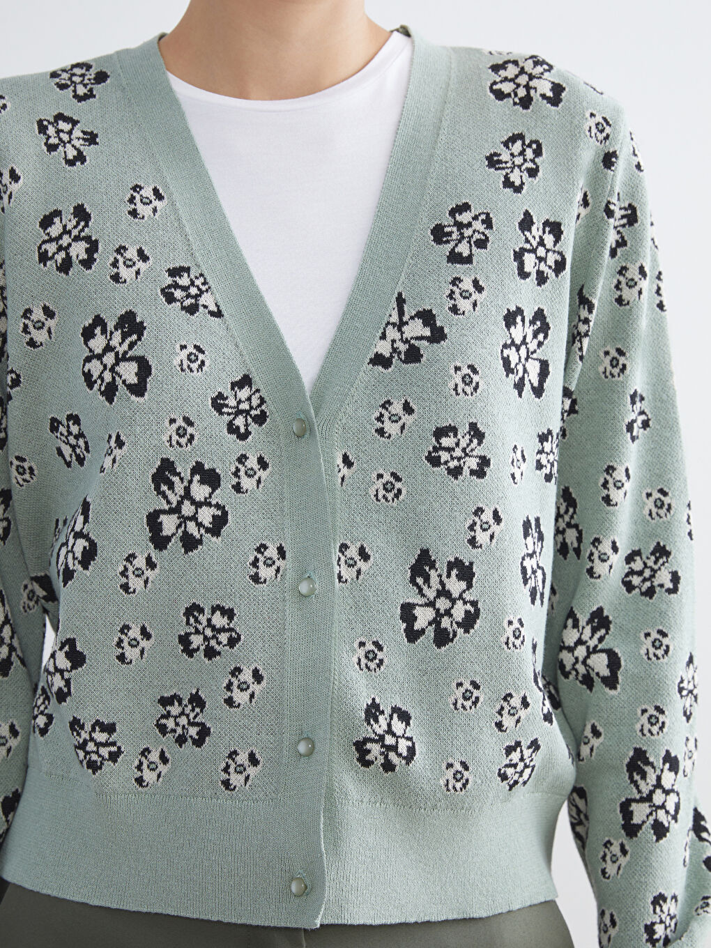 Yeşil V Yaka Çiçekli Kadın Triko Hırka-2