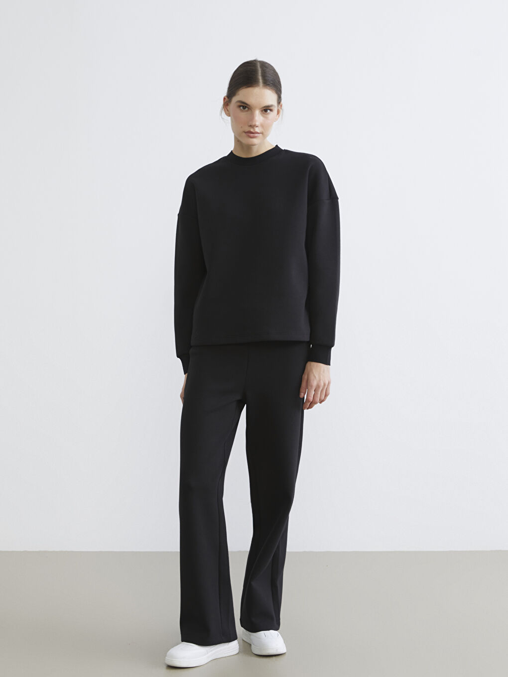 بنطلونات رياضية للسيدات بخصر مطاطي