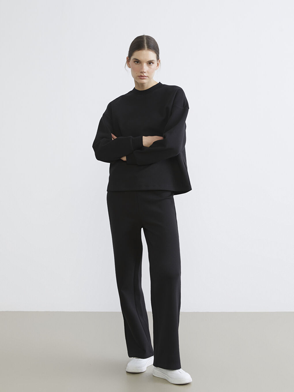 Women's Crew Neck Oversized Sweatshirt-1