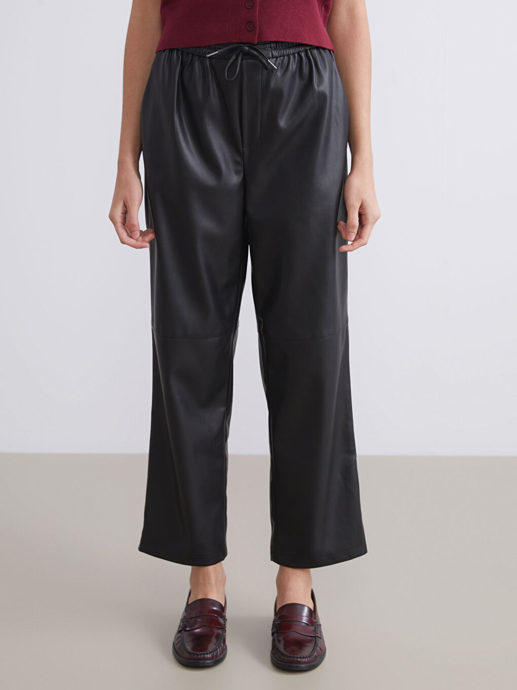 Siyah Beli Lastikli Deri Görünümlü Kadın Pantolon-1