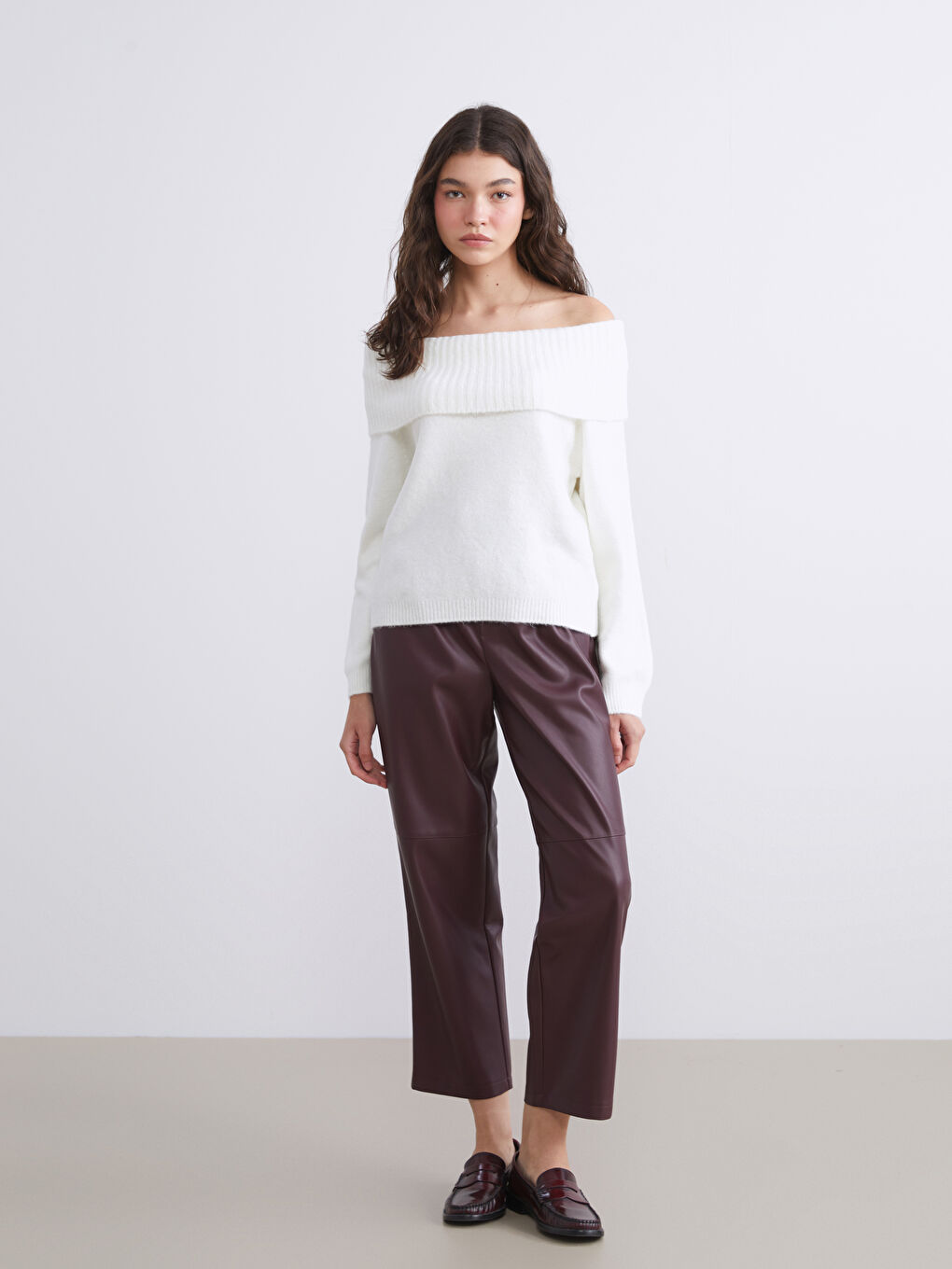 Bordo Beli Lastikli Deri Görünümlü Kadın Pantolon