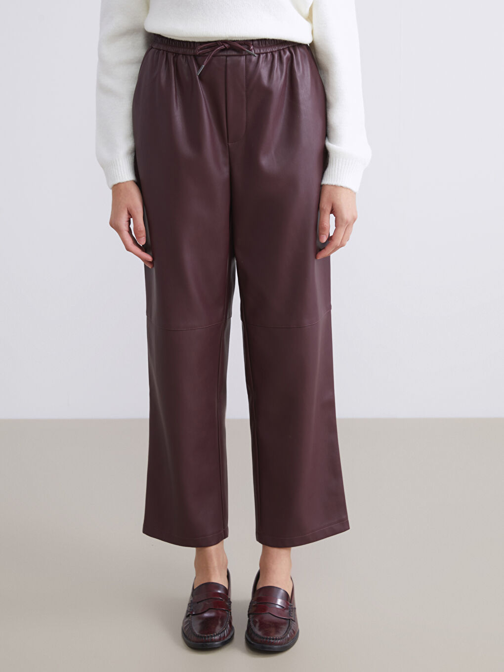 Bordo Beli Lastikli Deri Görünümlü Kadın Pantolon-1