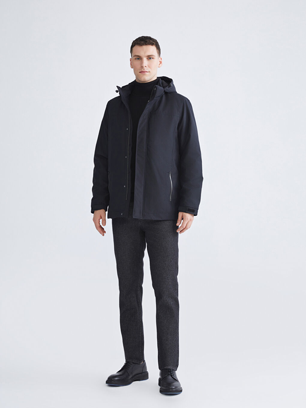 Siyah Standart Kalıp Kapüşonlu Erkek Mont-1