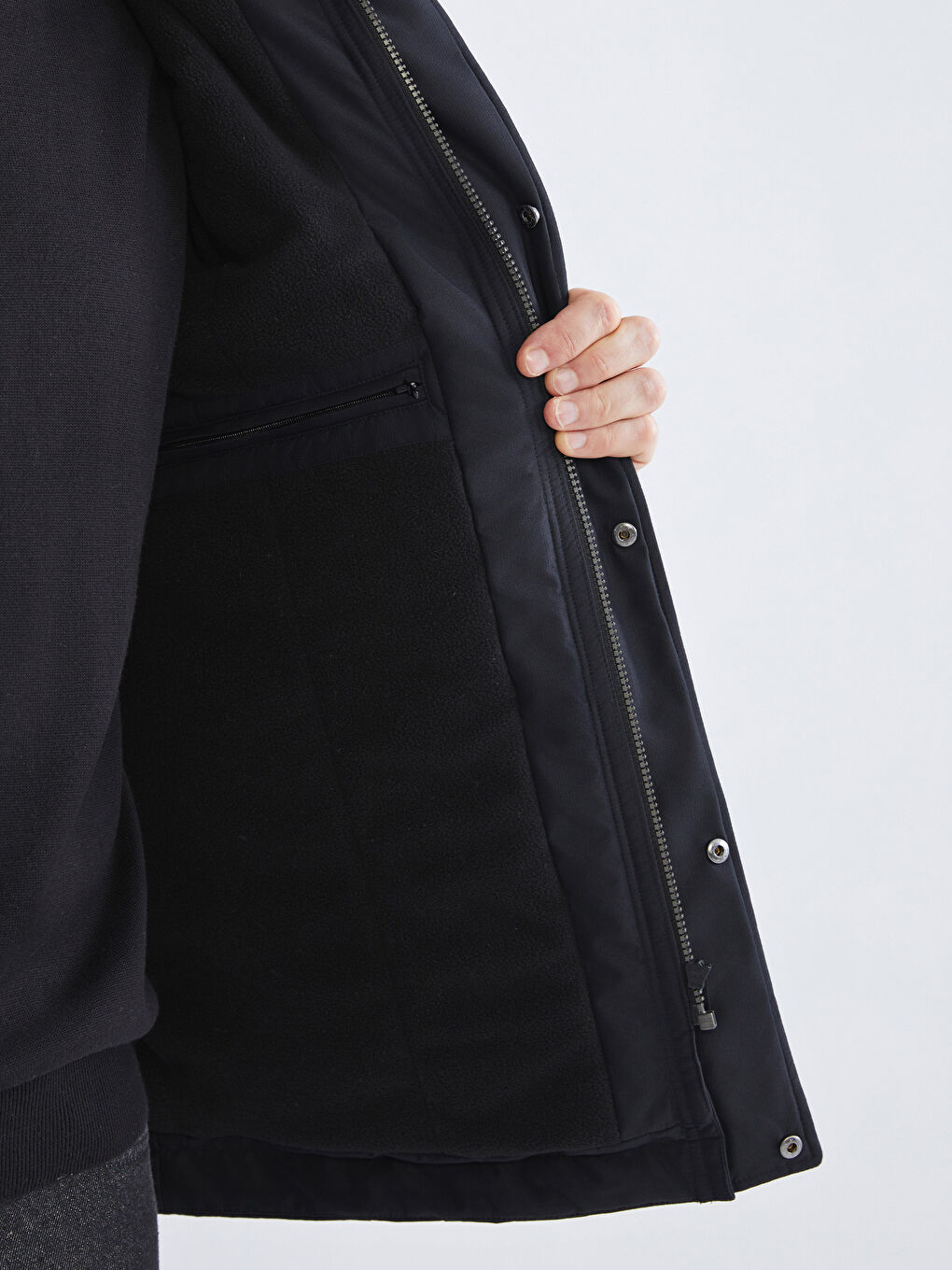 Siyah Standart Kalıp Kapüşonlu Erkek Mont-3