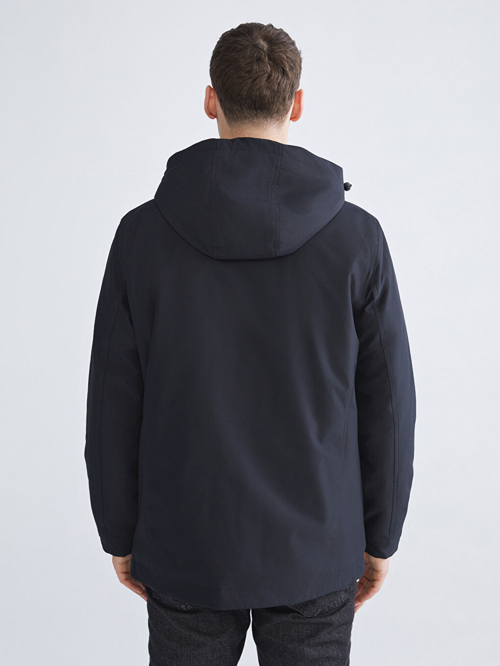 Siyah Standart Kalıp Kapüşonlu Erkek Mont-4