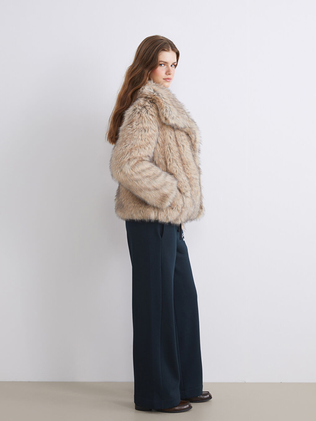 معطف نسائي من الفرو بياقة الجاكيط-1