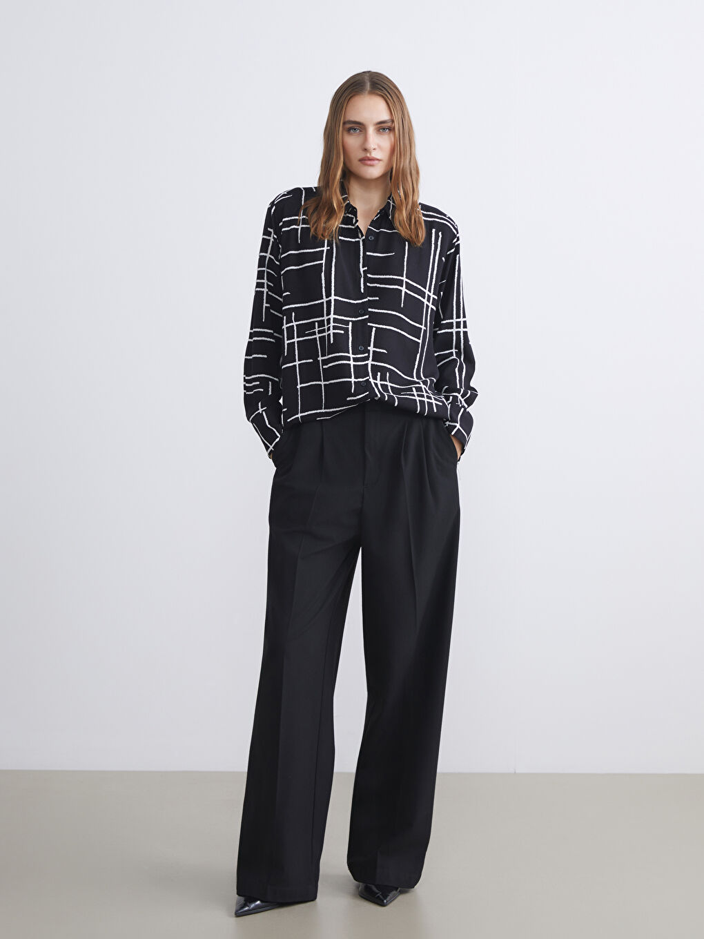 Siyah Desenli Kadın Gömlek-1