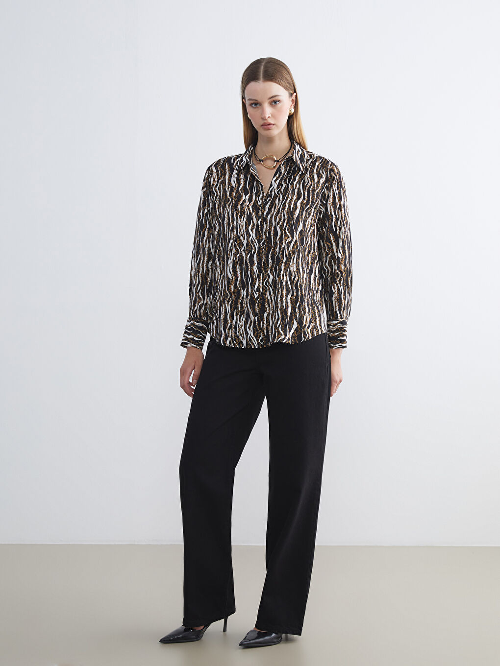 Siyah Leopar Desenli Kadın Gömlek-1