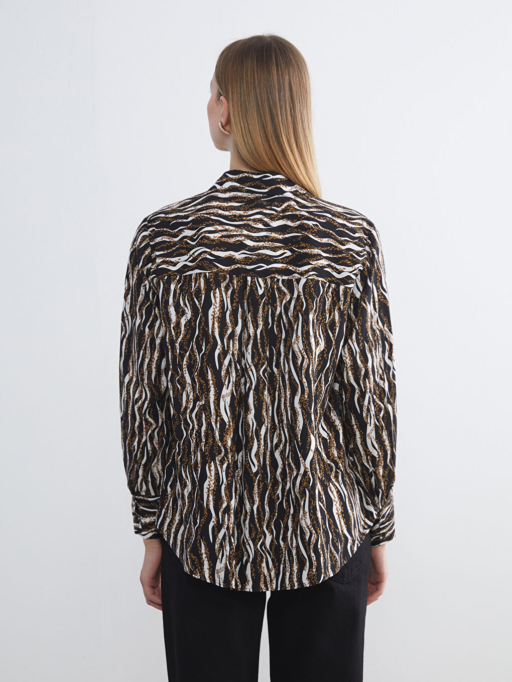 Siyah Leopar Desenli Kadın Gömlek-3