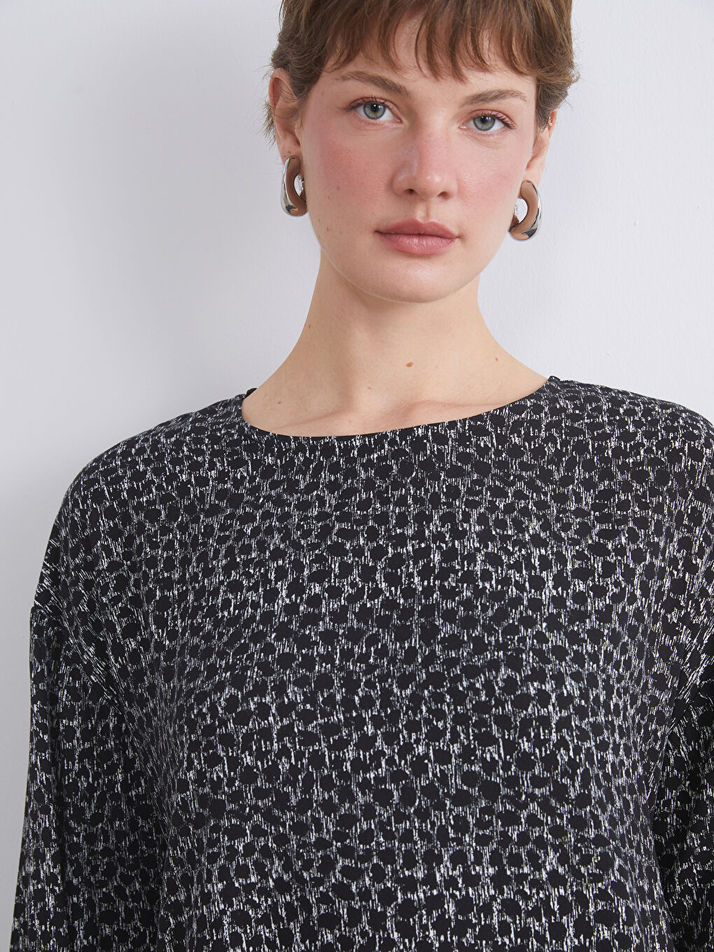 Siyah Bisiklet Yaka Desenli Bluz-2