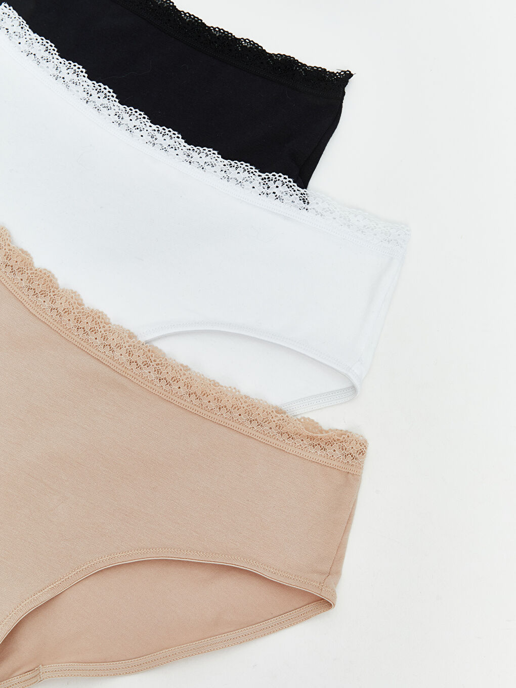 Комплект из 3-х трусов-хипстеров с кружевной отделкой-7