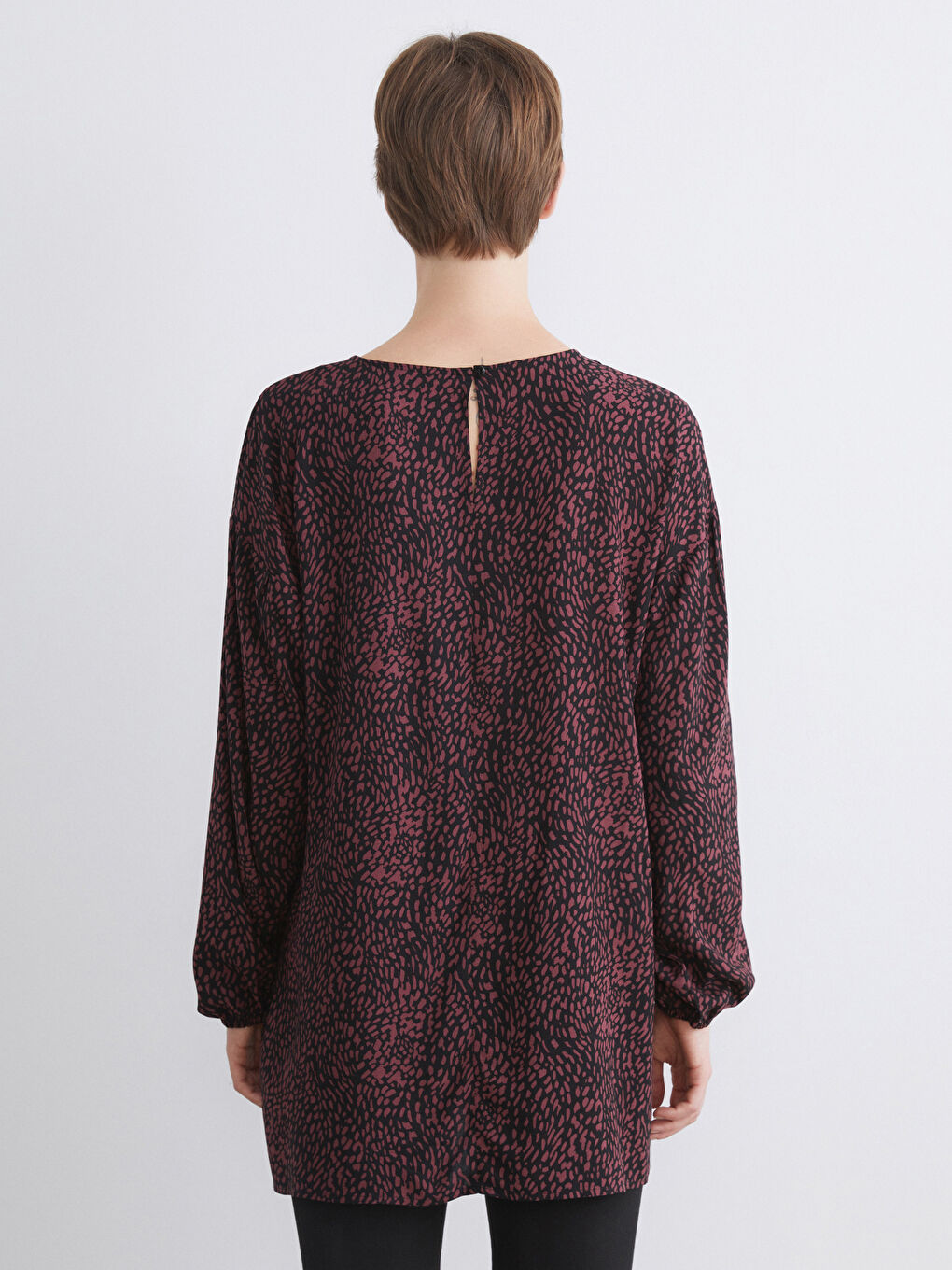 Bluza sa okruglim izrezom i uzorkom-3