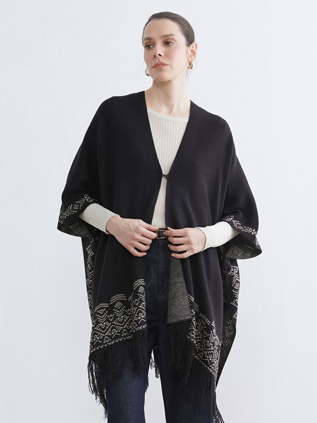 بونشو أسود امرأة