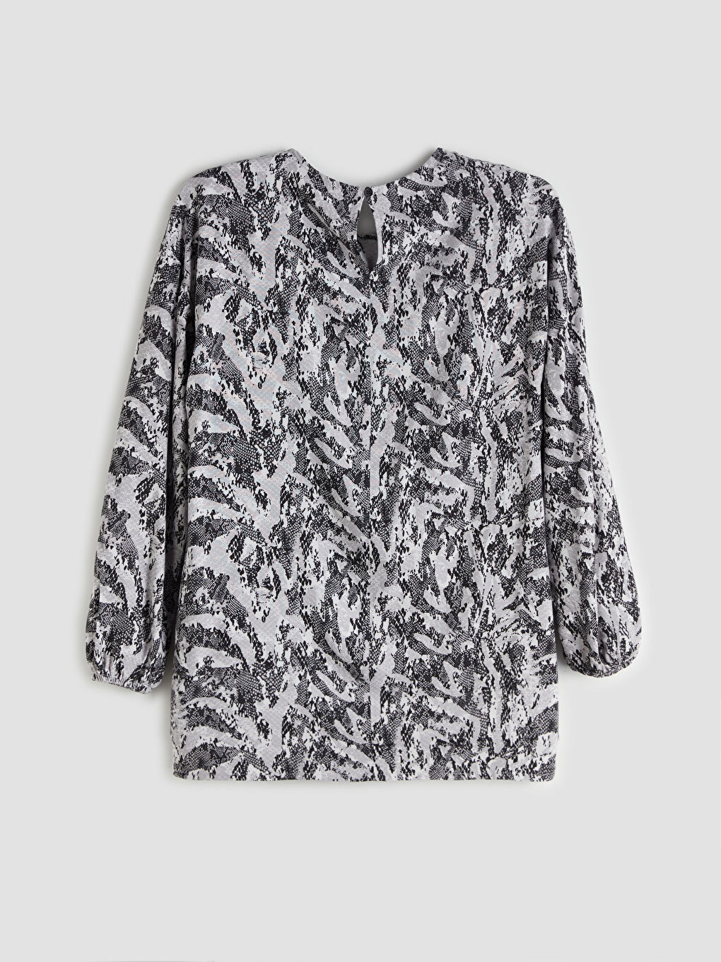 Bluza sa okruglim izrezom i uzorkom-5