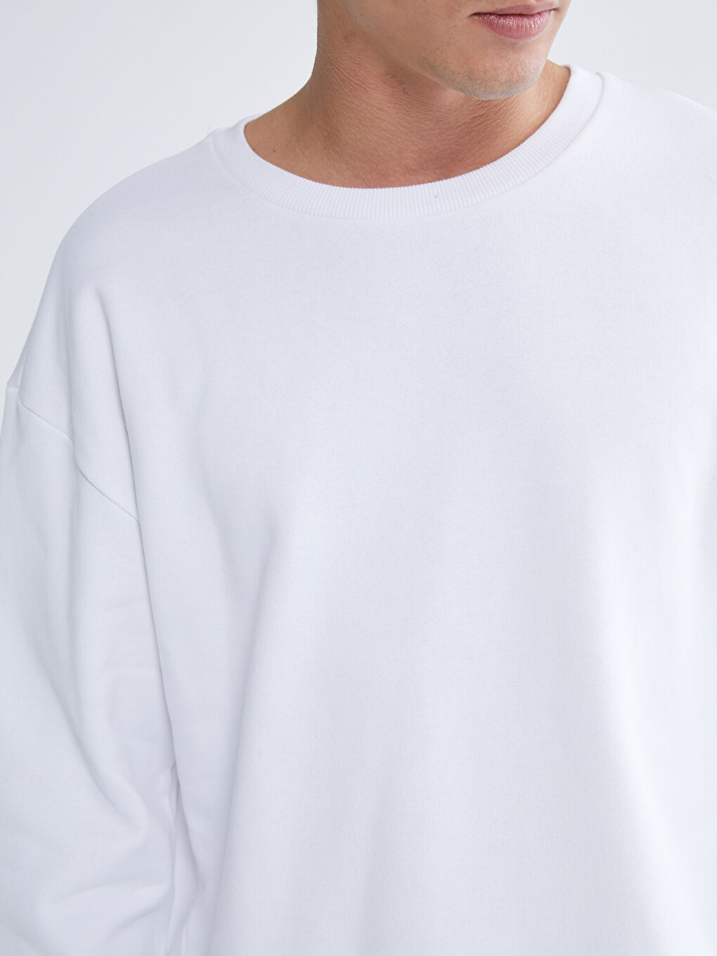 Beyaz Bisiklet Yaka Erkek Kalın Sweatshirt-2