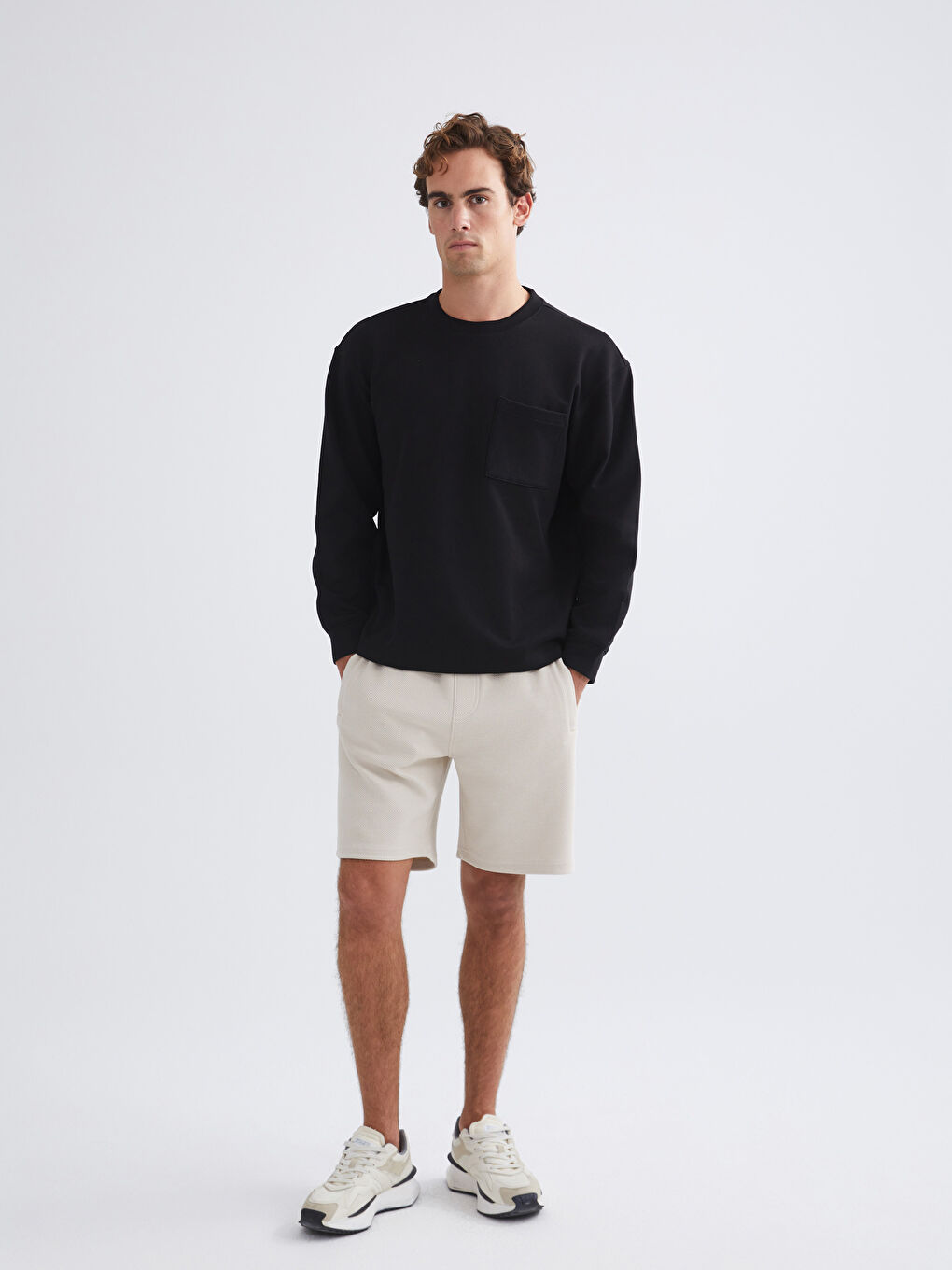 سویتشێرت ڕه‌ش پیاو-1