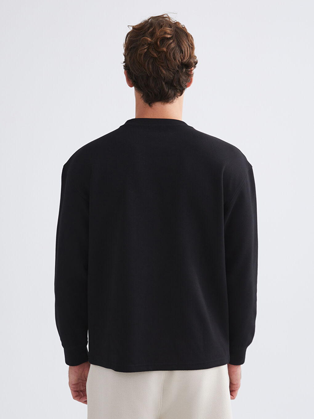 سویتشێرت ڕه‌ش پیاو-3