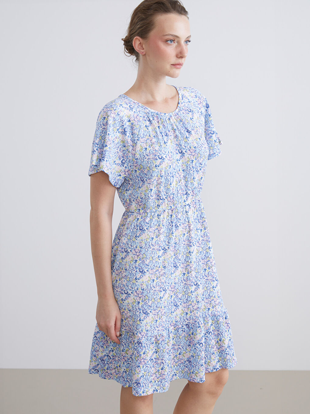 Crew Neck Floral Pleated Dress-2