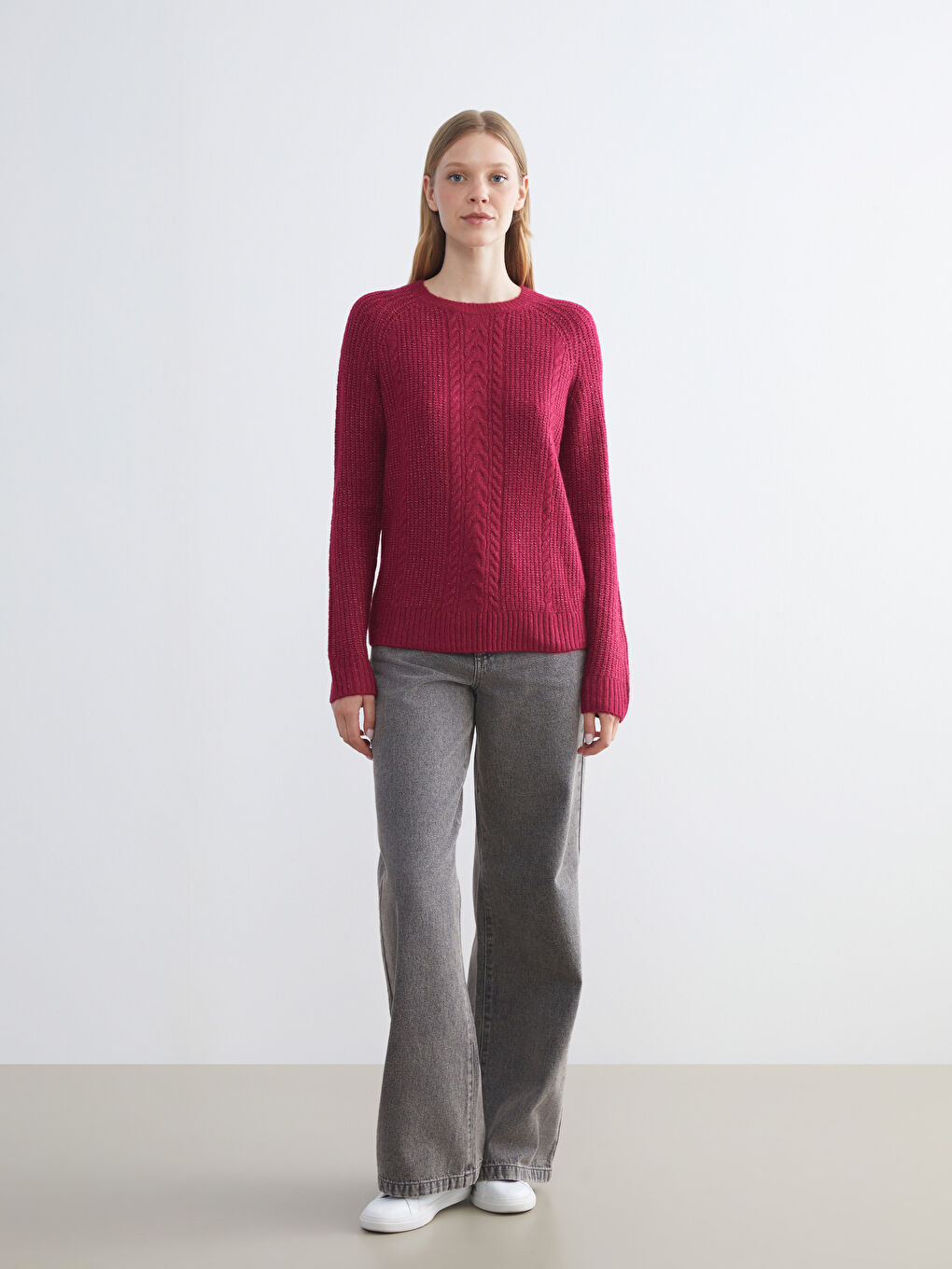 Пуловер с кръгло деколте и собствена шарка за жени от трико-1