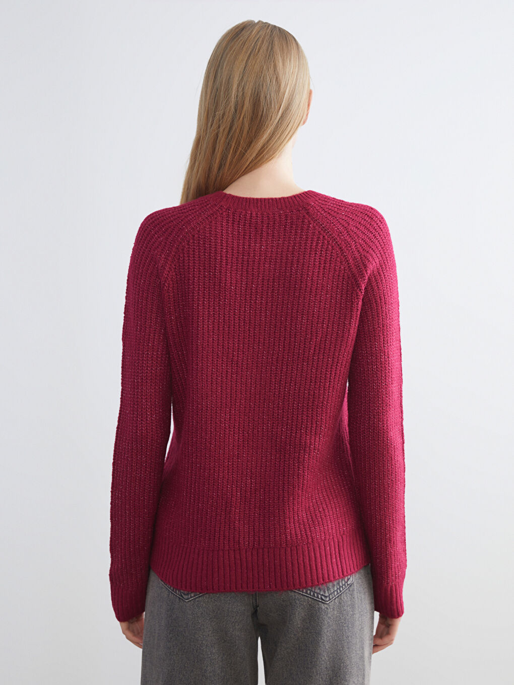 Пуловер с кръгло деколте и собствена шарка за жени от трико-3