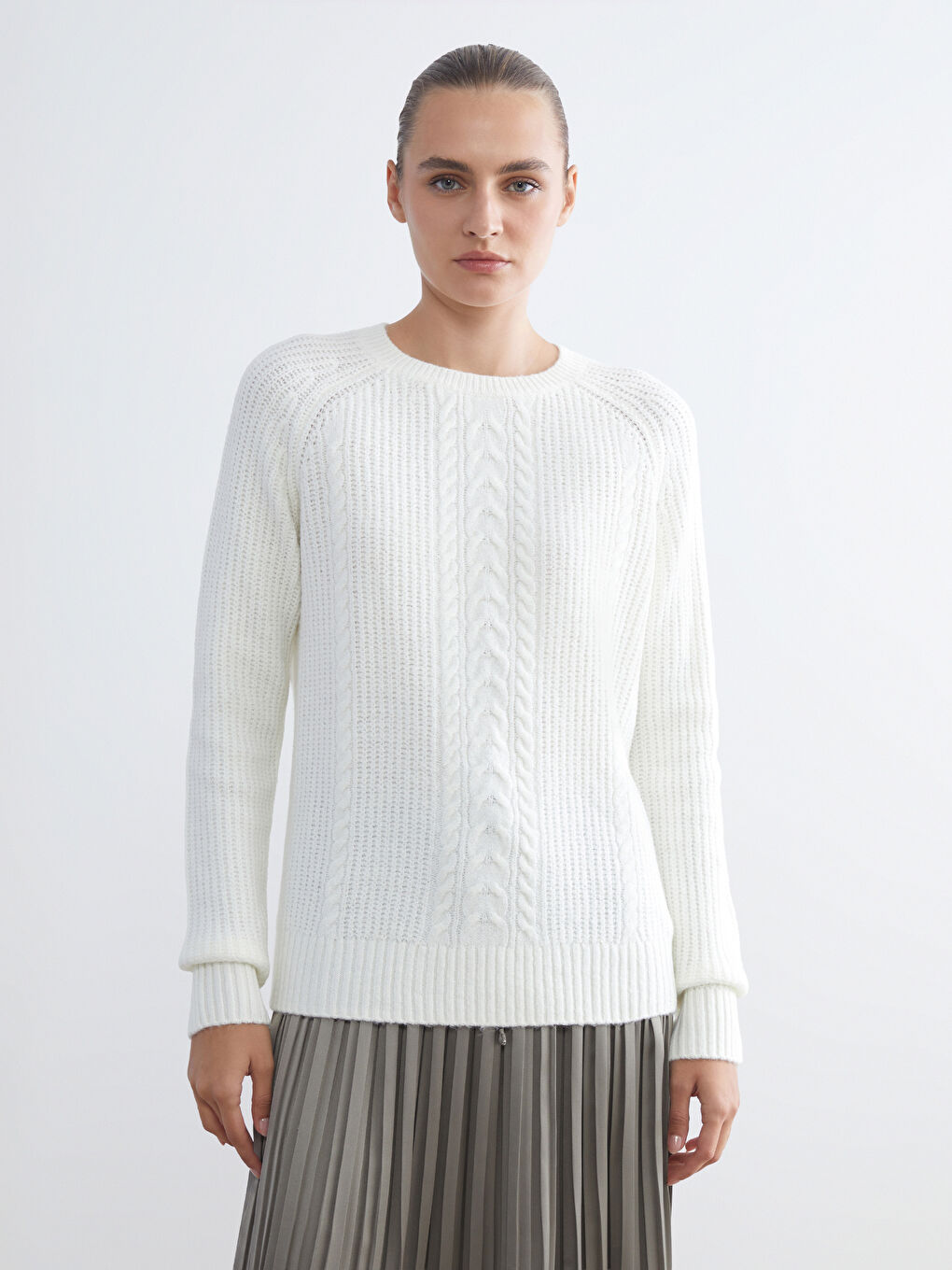 Пуловер с кръгло деколте и собствена шарка за жени от трико