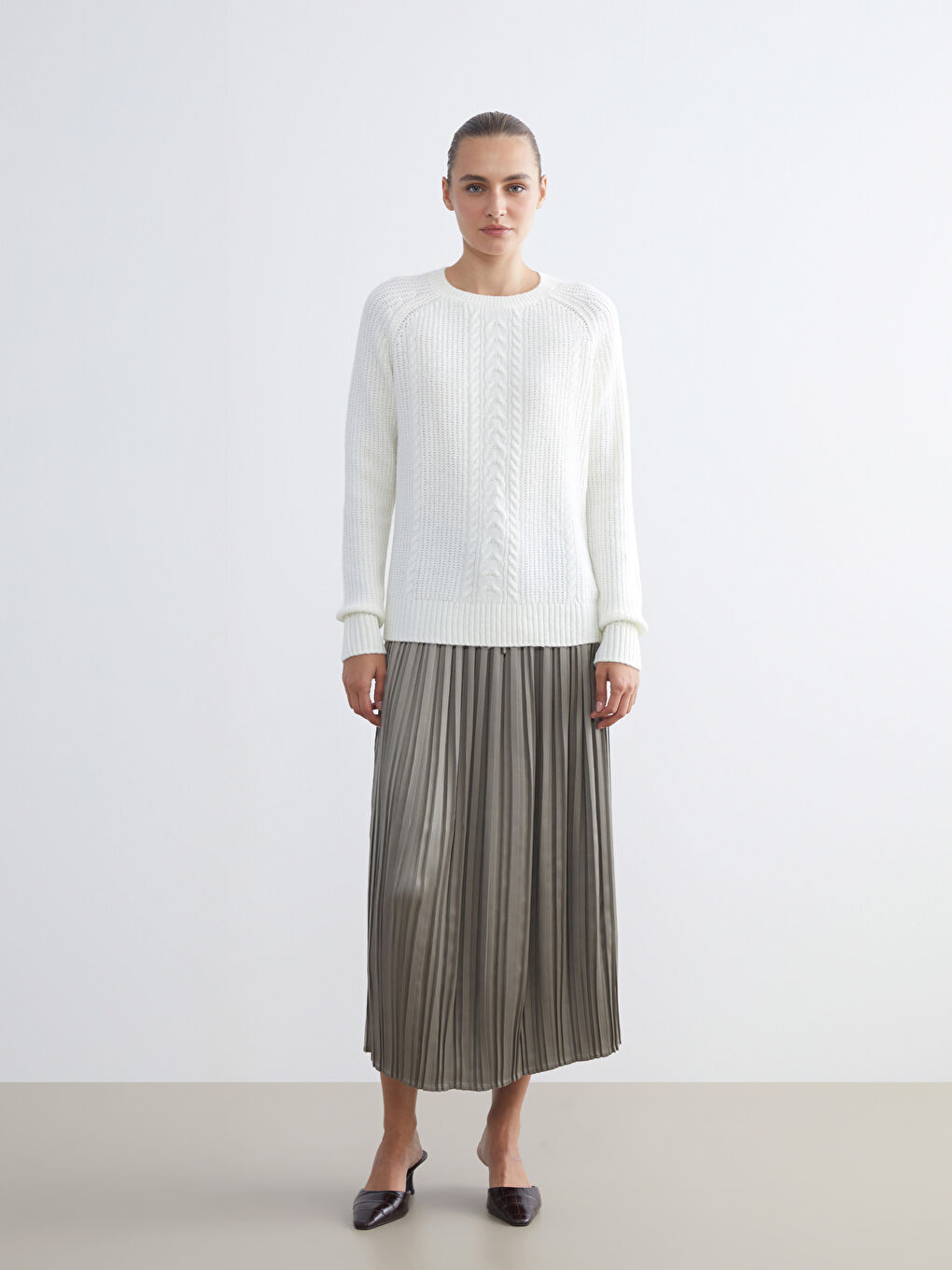 Пуловер с кръгло деколте и собствена шарка за жени от трико-1