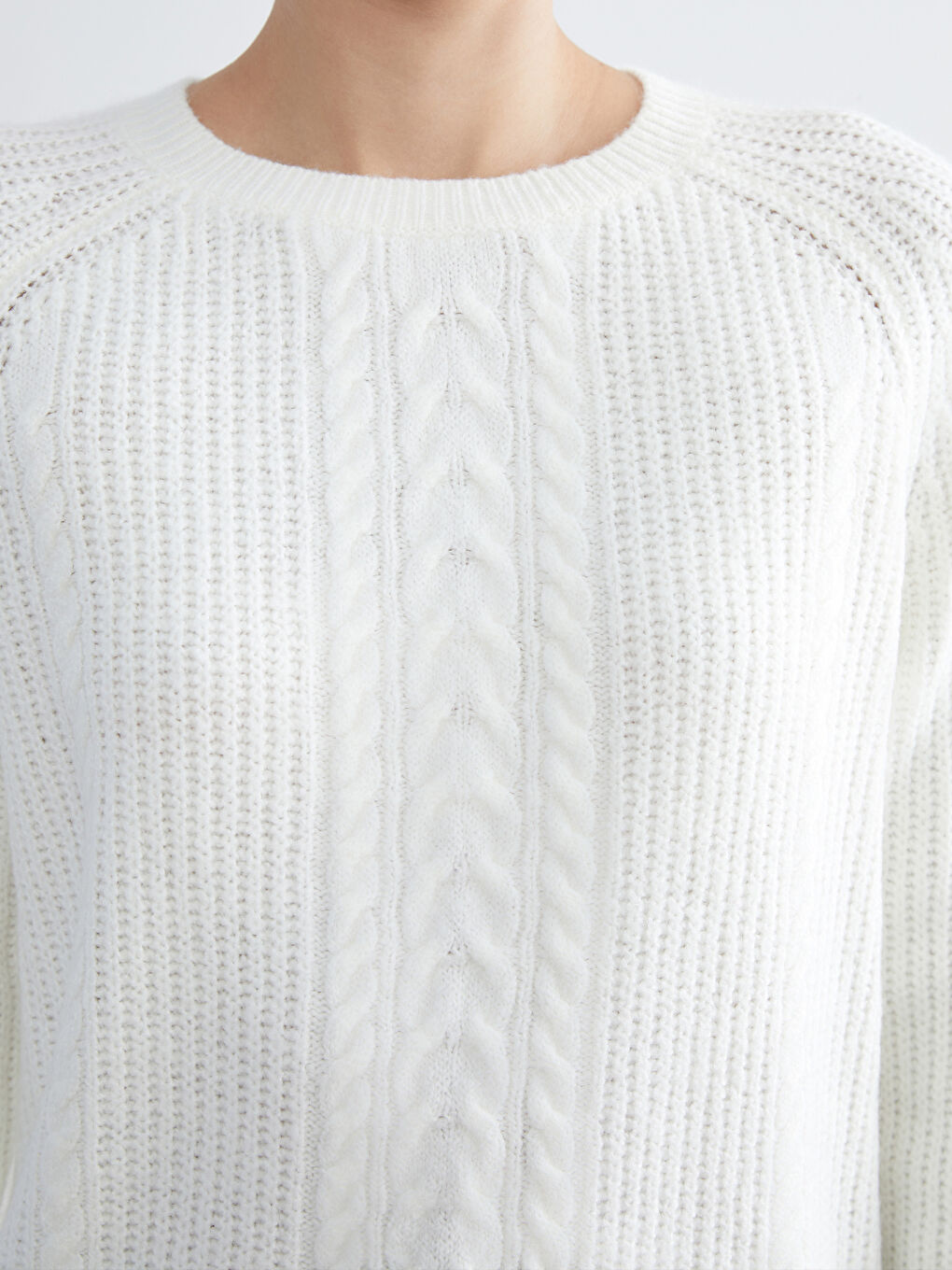 Пуловер с кръгло деколте и собствена шарка за жени от трико-2