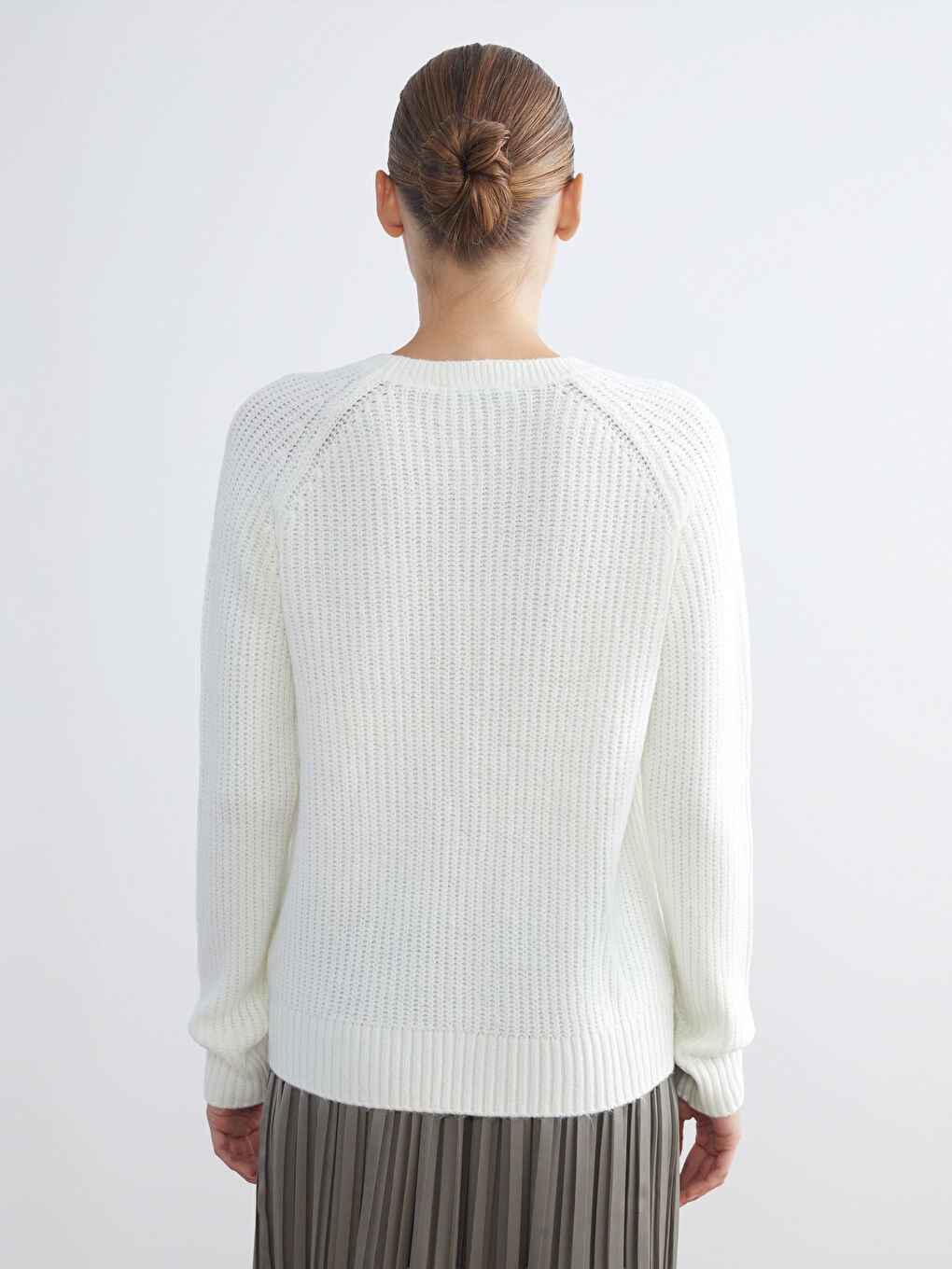 Пуловер с кръгло деколте и собствена шарка за жени от трико-3