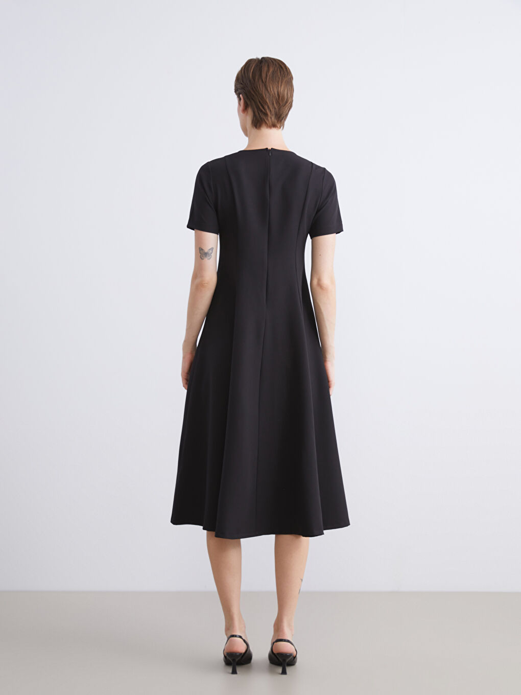 Siyah Bisiklet Yaka Taş Detaylı Krep Elbise-3