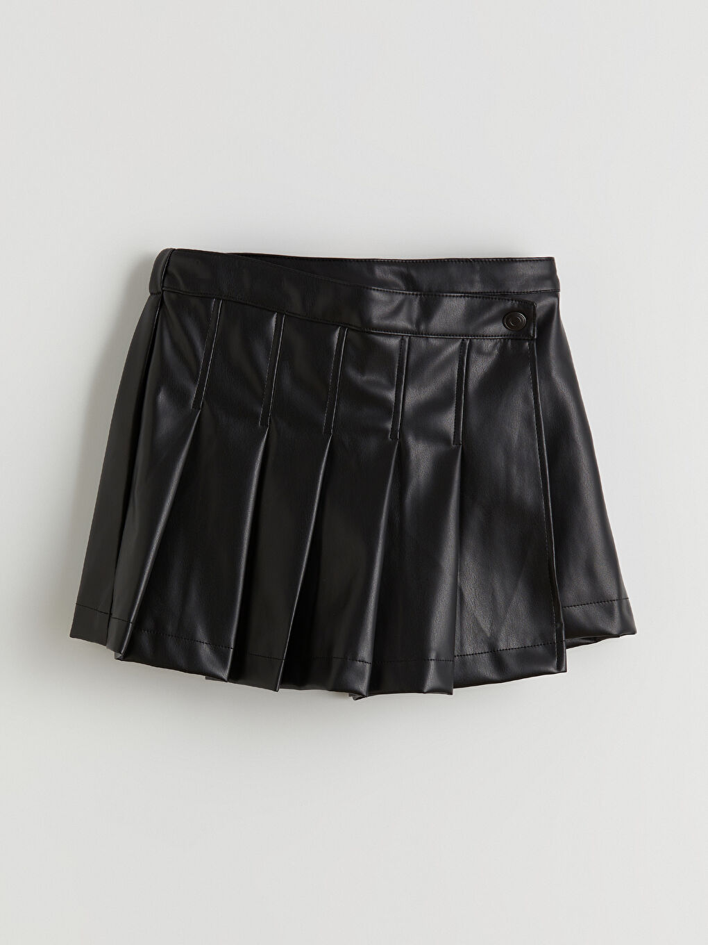 Siyah Deri Görünümlü Pileli Kız Çocuk Şort Etek-1