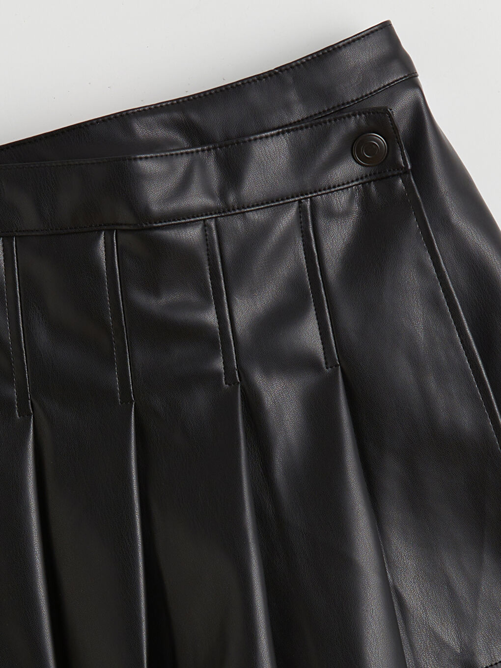 Siyah Deri Görünümlü Pileli Kız Çocuk Şort Etek-2