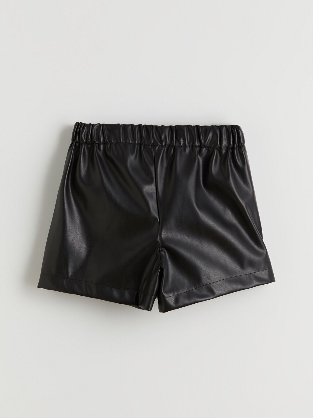 Siyah Deri Görünümlü Pileli Kız Çocuk Şort Etek-3