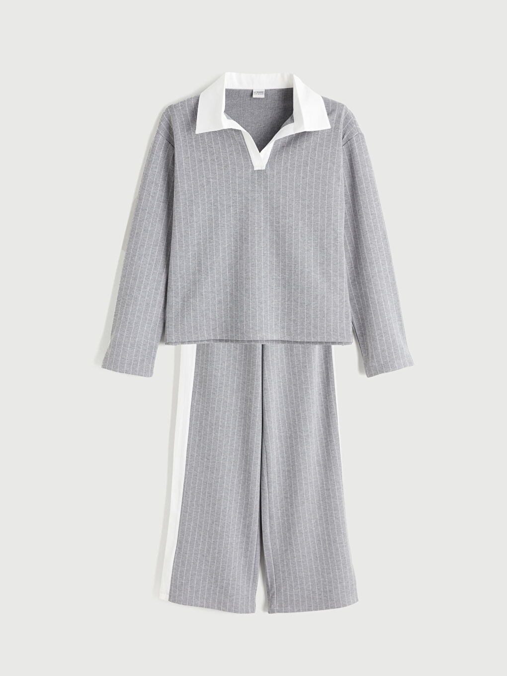 طقم رمادي فتاة