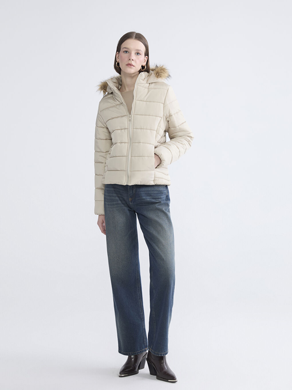 Bej Kürk Kapüşonlu Kadın Şişme Mont-1