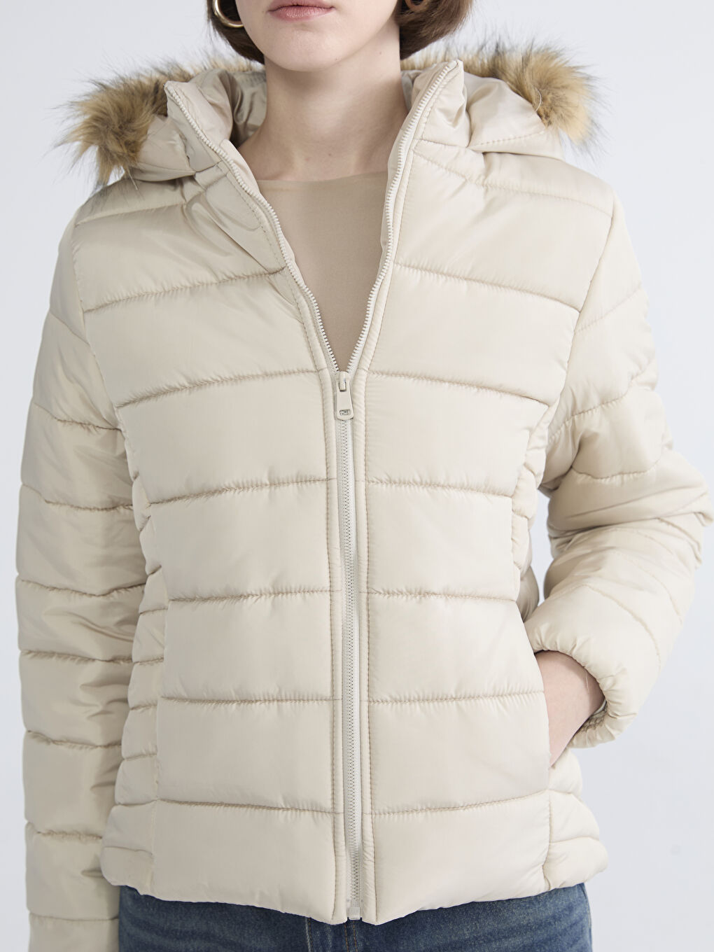 Bej Kürk Kapüşonlu Kadın Şişme Mont-2