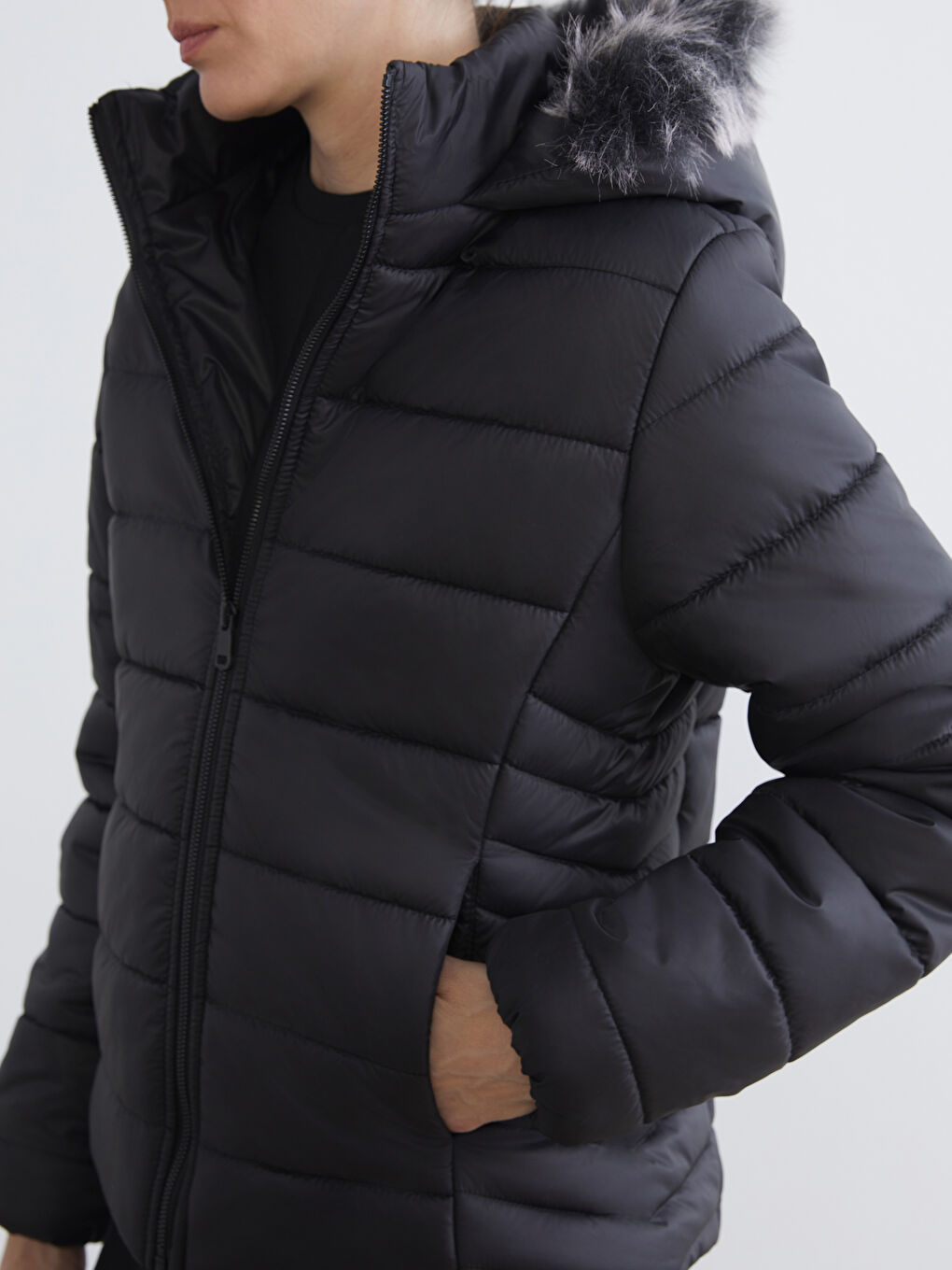 Siyah Kapüşonlu Kadın Şişme Mont-2