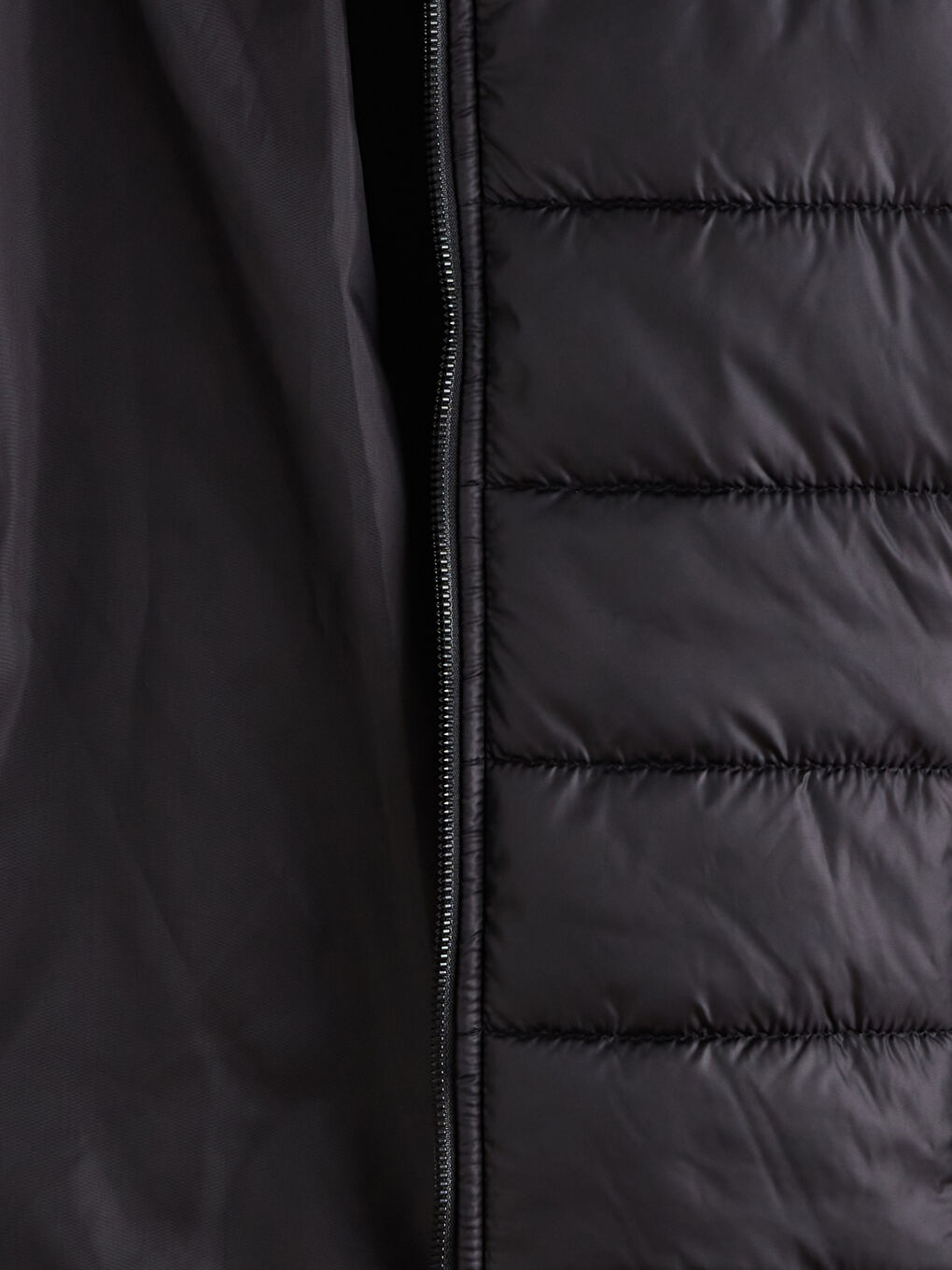 Siyah Kapüşonlu Kadın Şişme Mont-6